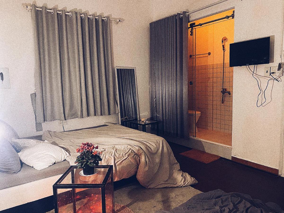 דה לאט The Balcony Bnb מראה חיצוני תמונה